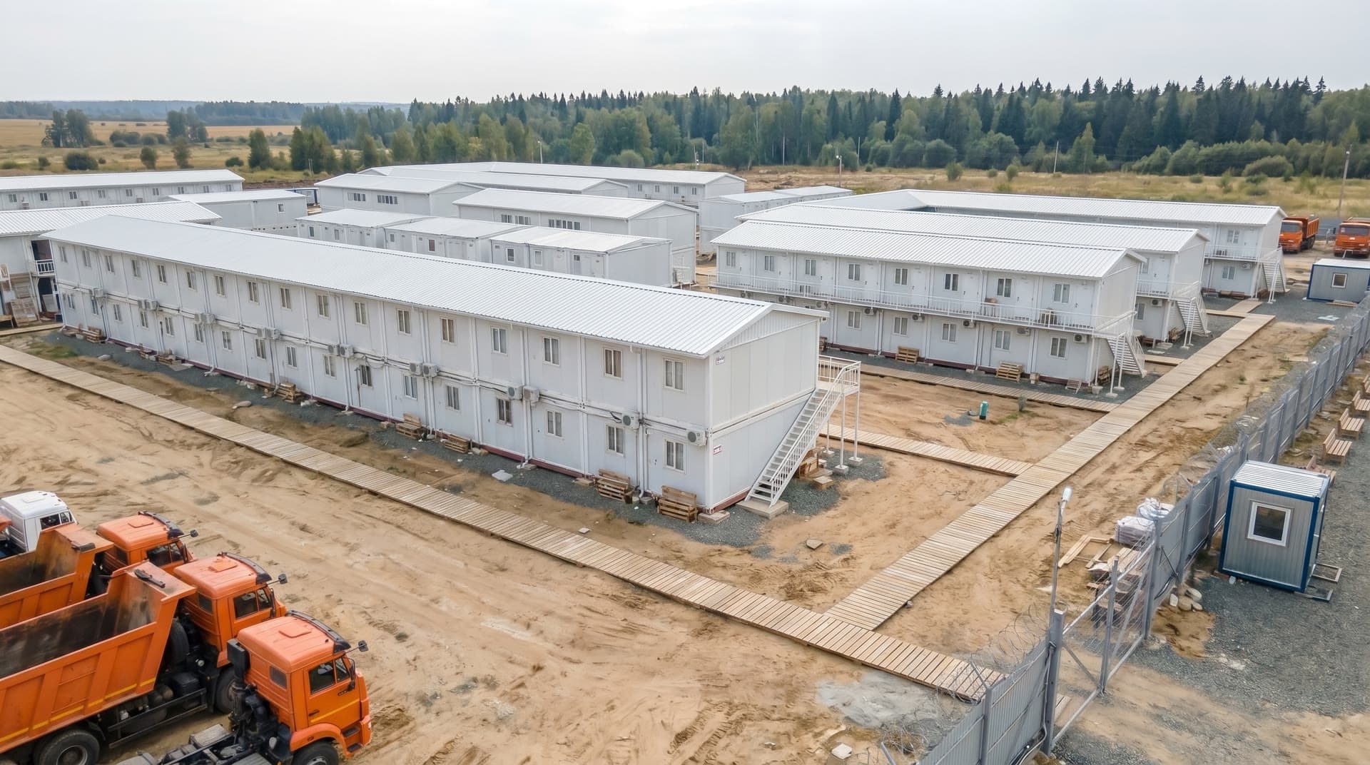 Двухэтажный строительный городок из модулей ПОЛИСНАБ
